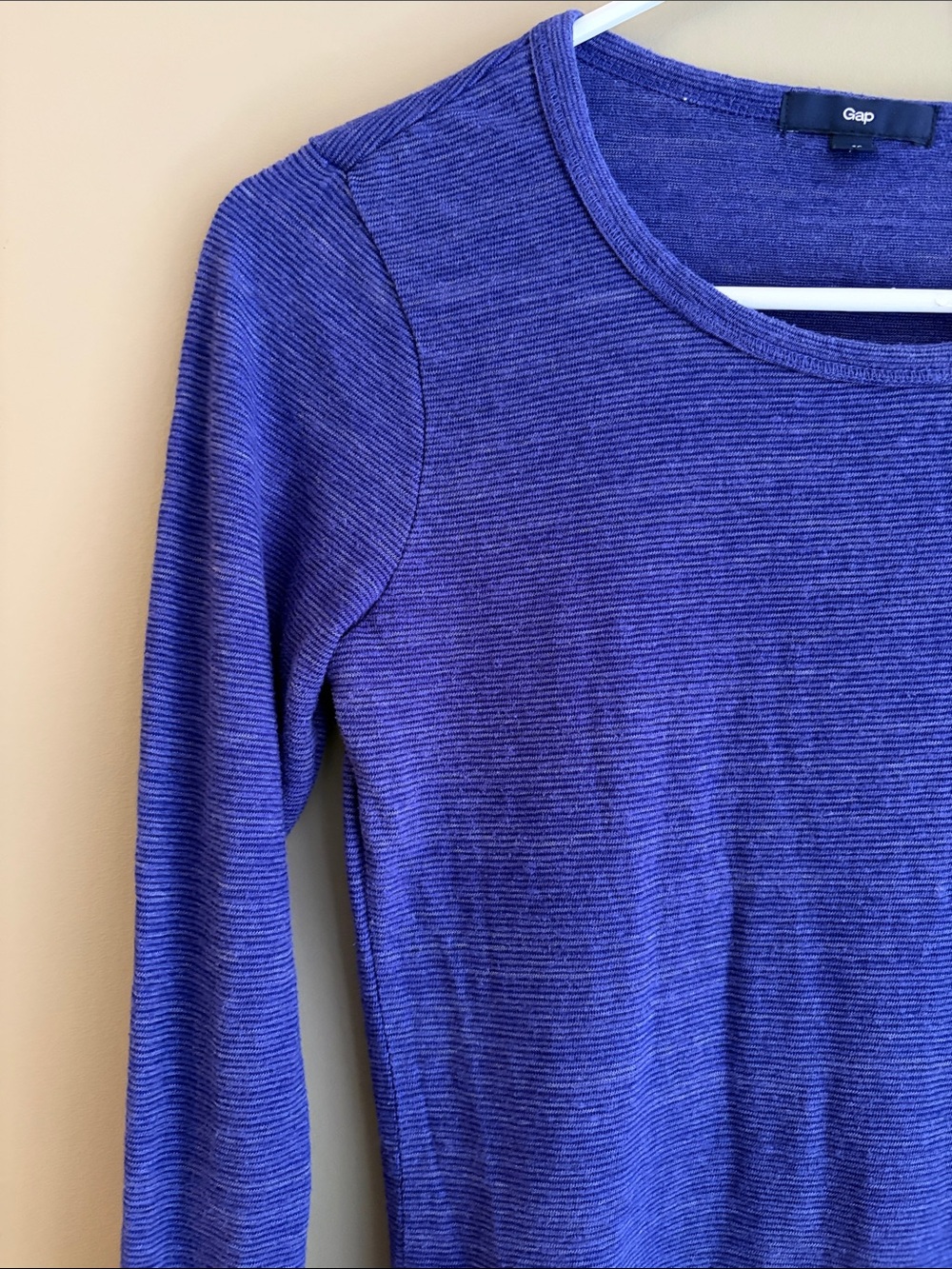 GAP Women’s Long Sleeve Crewneck Top - Blue size XS - Picture 3 of 5